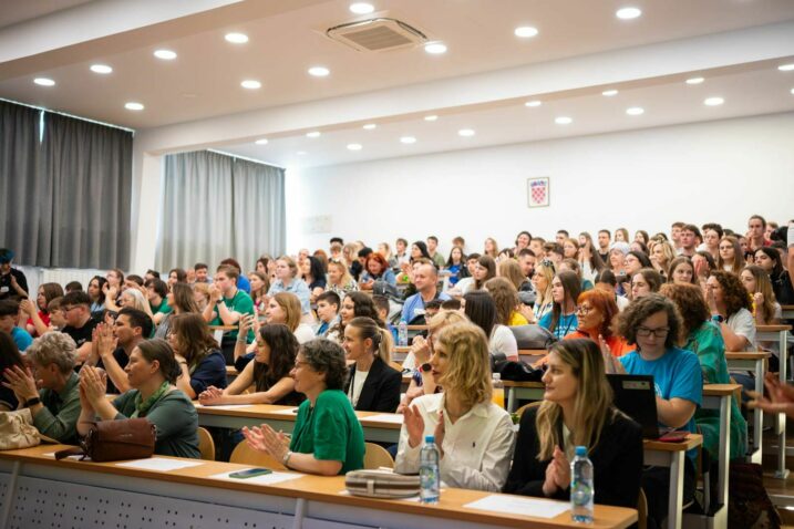 Prirodoslovna I Grafi ka kola Rijeka Doma in Dr avne Smotre I 