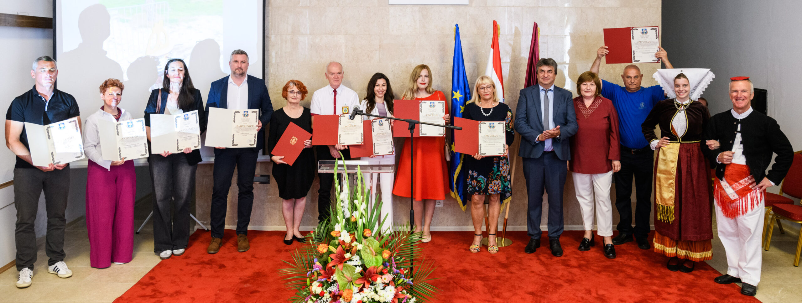 Ponosni dobitnici priznanja Grada Paga / Foto Luka JELIČIĆ