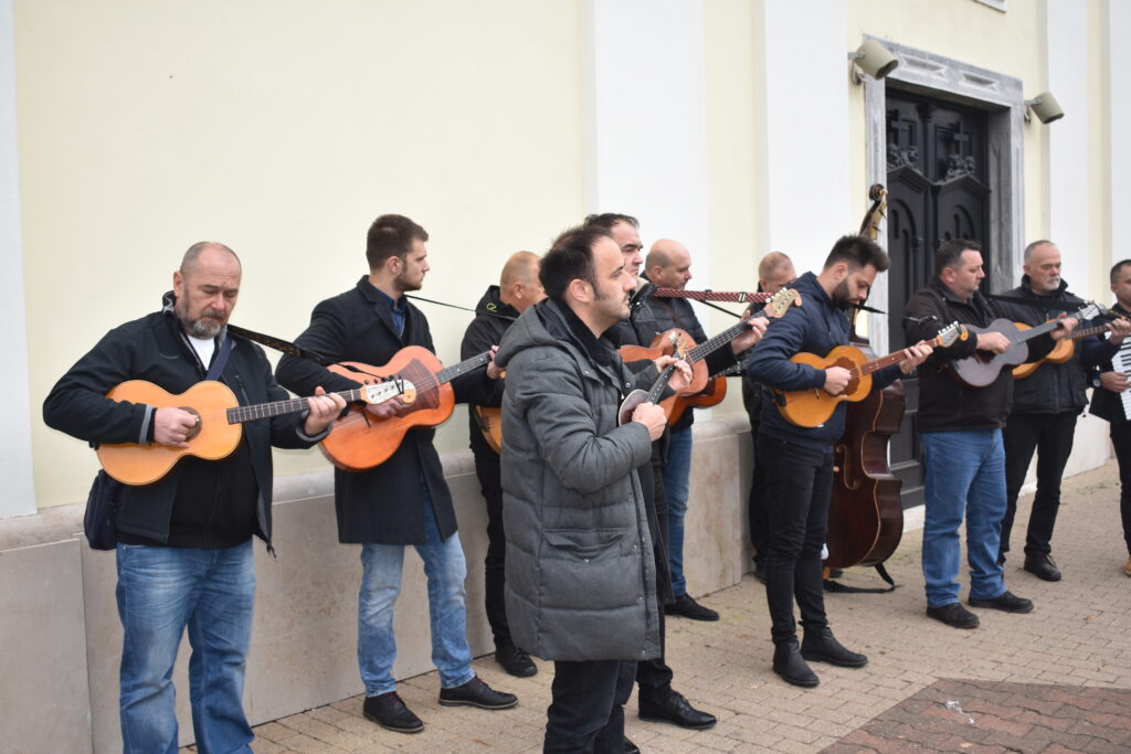 Zvonimir Tonković, tamburaš, Otočac