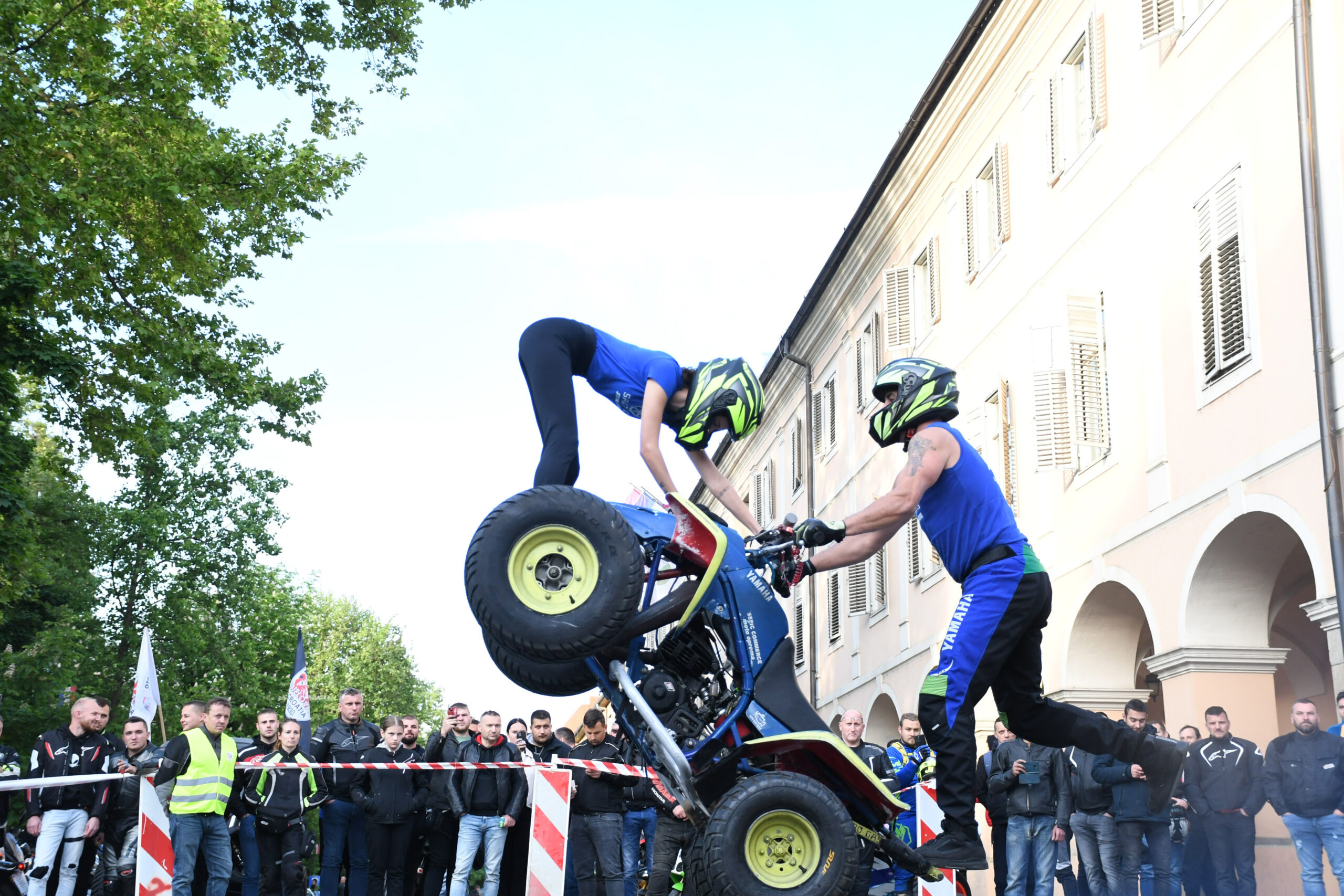 Prvomajski akrobatski moto stunt show u Bjelovaru / Foto Damir Spehar/PIXSELL
