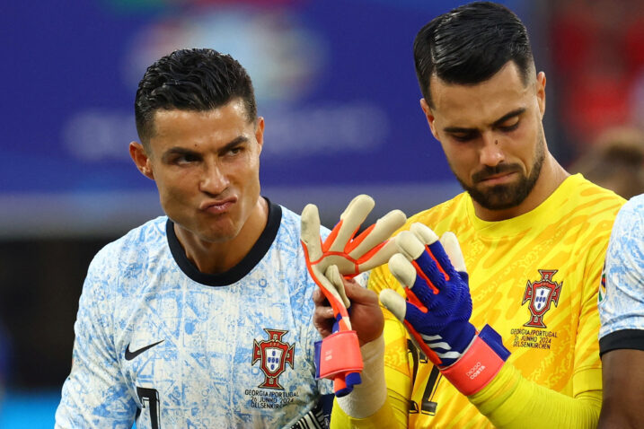 Cristiano Ronaldo i Diogo Costa/Foto REUTERS