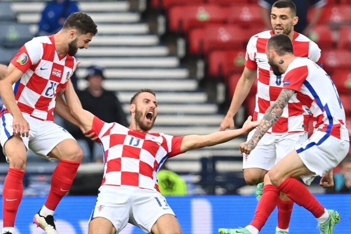 HAMPDEN PARK 2021. - Nikola Vlašić slavi prvi gol sa suigračima/Foto REUTERS