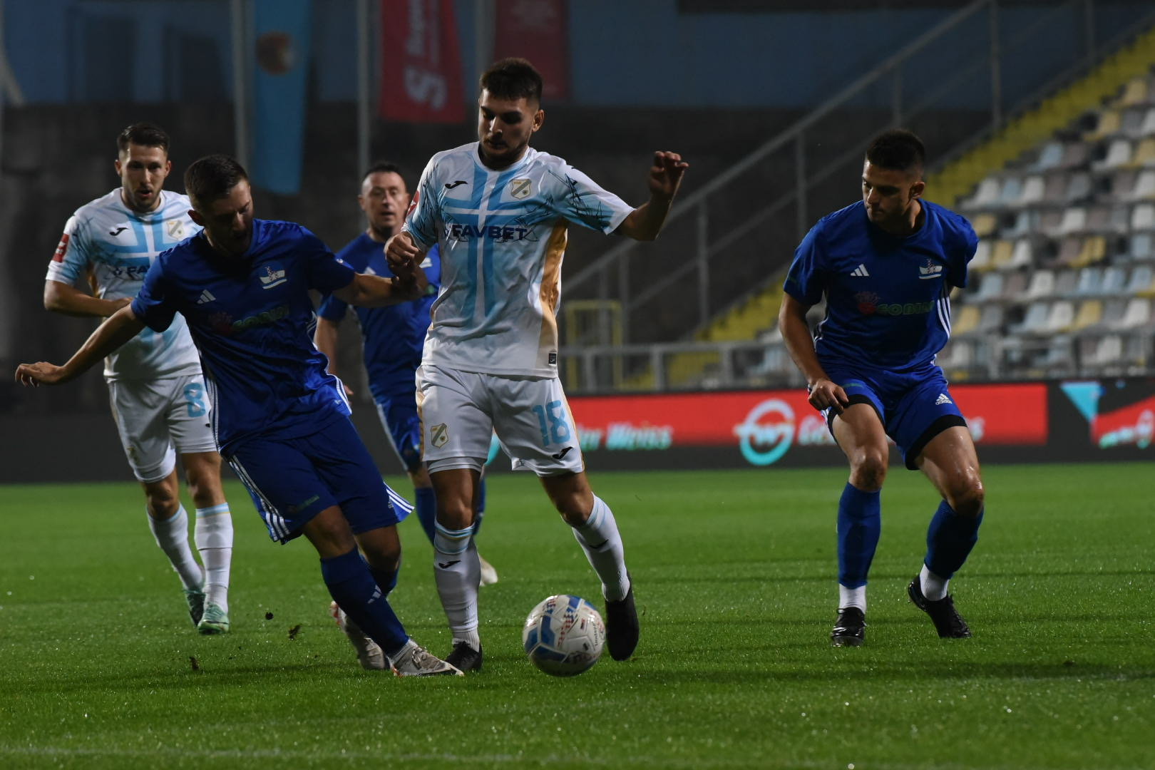 Lindon Selahi/S. DRECHSLER