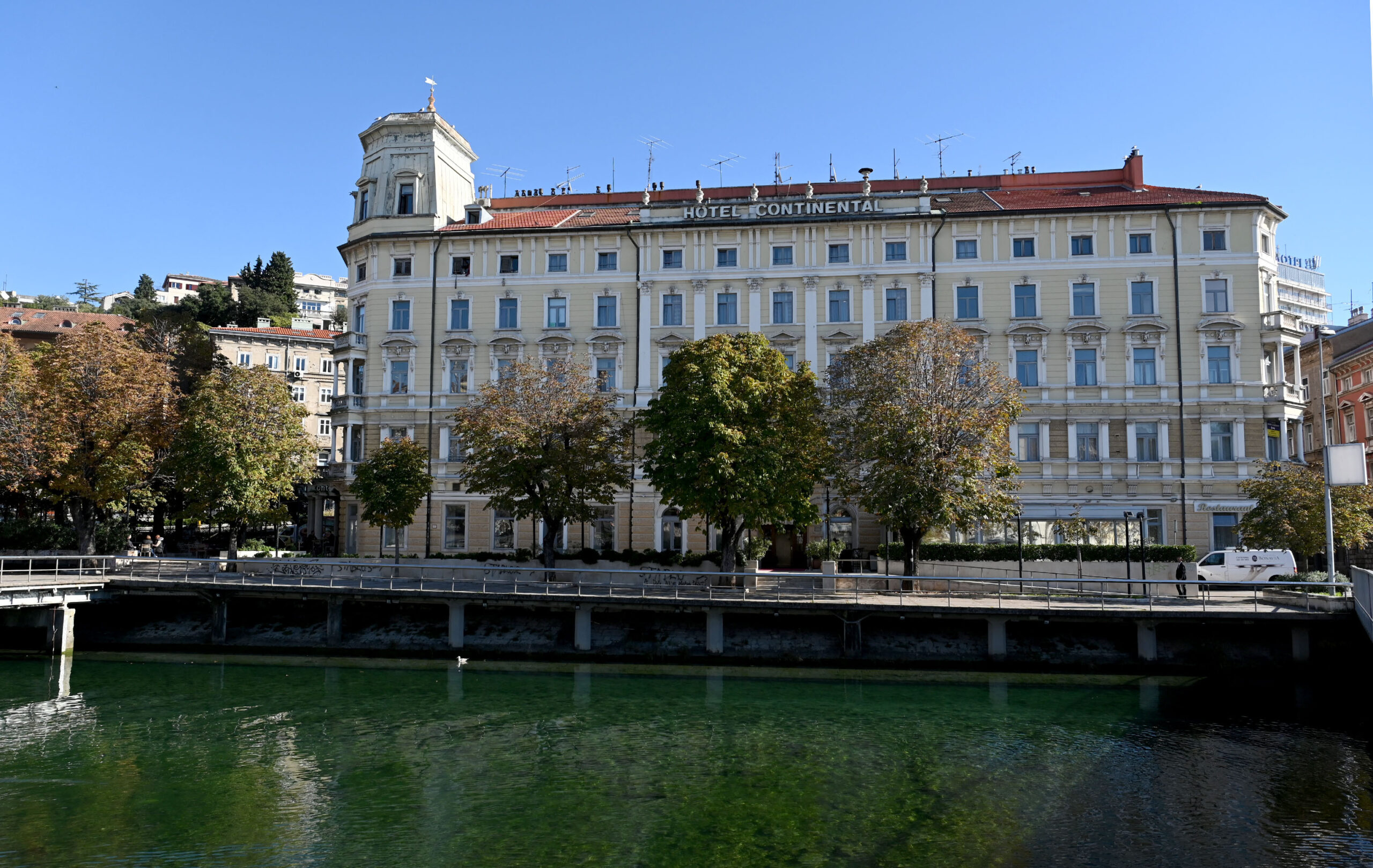 Hotel Continental / Snimio VEDRAN KARUZA