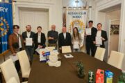 S jedne od ranijih dodjela stipendija Zaklade "Dr. Viktor Ružić"