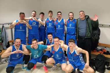 SLAVLJE U KARLOVCU - Košarkaši Kastva i trener Eugen Tončinić/Foto Facebook, KK KASTAV