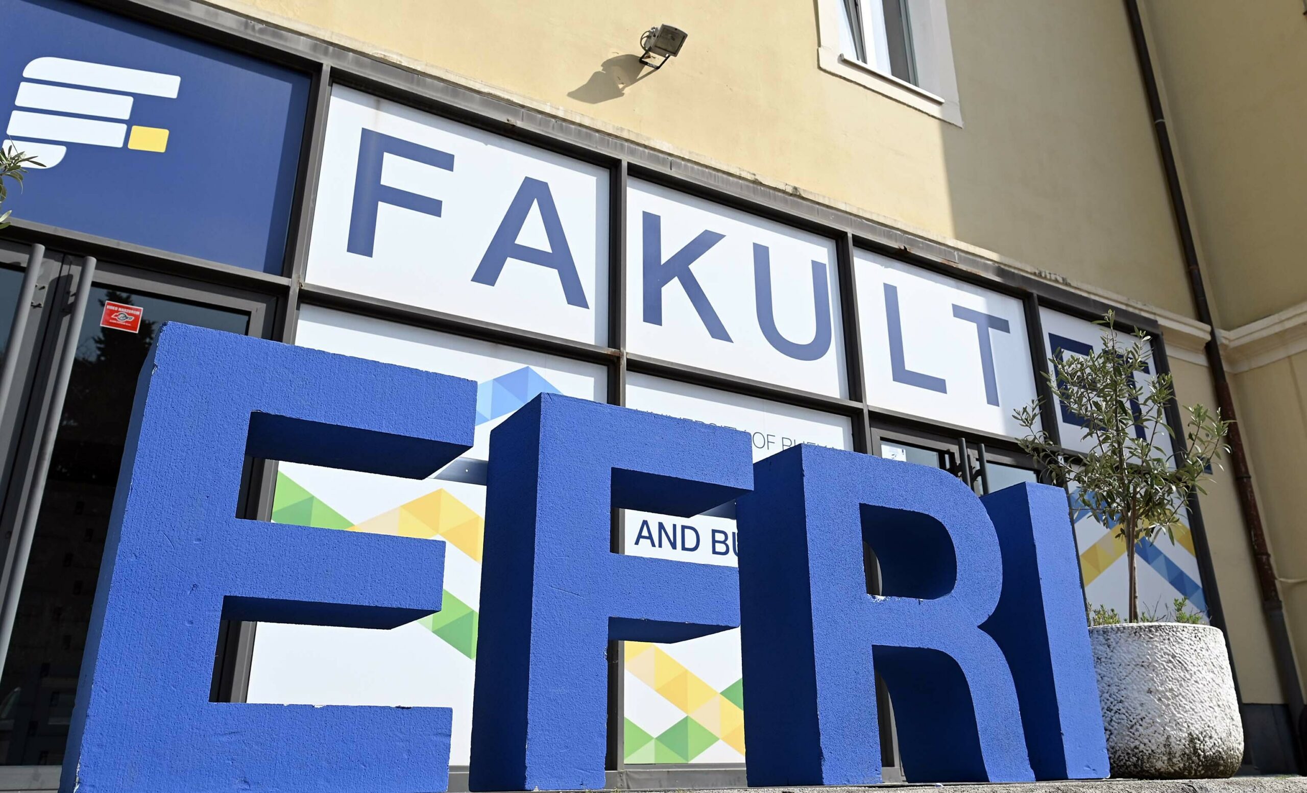 Ekonomski fakultet ne prekida veze sa svojim bivšim studentima / Foto Vedran KARUZA