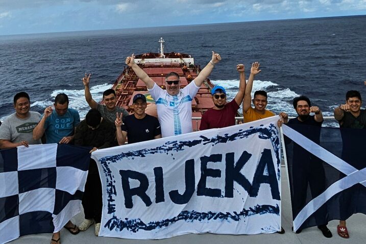 Posada broda na južnom Atlantiku šalje čestitke voljenoj Rijeci