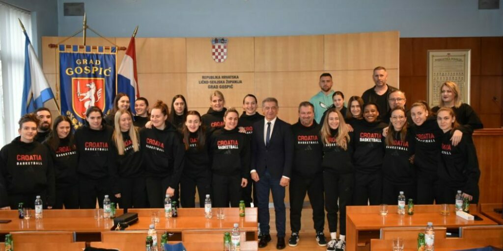 Darko Milinović uvijek sa širokom i - visokom podrškom / Foto: M.Smolčić