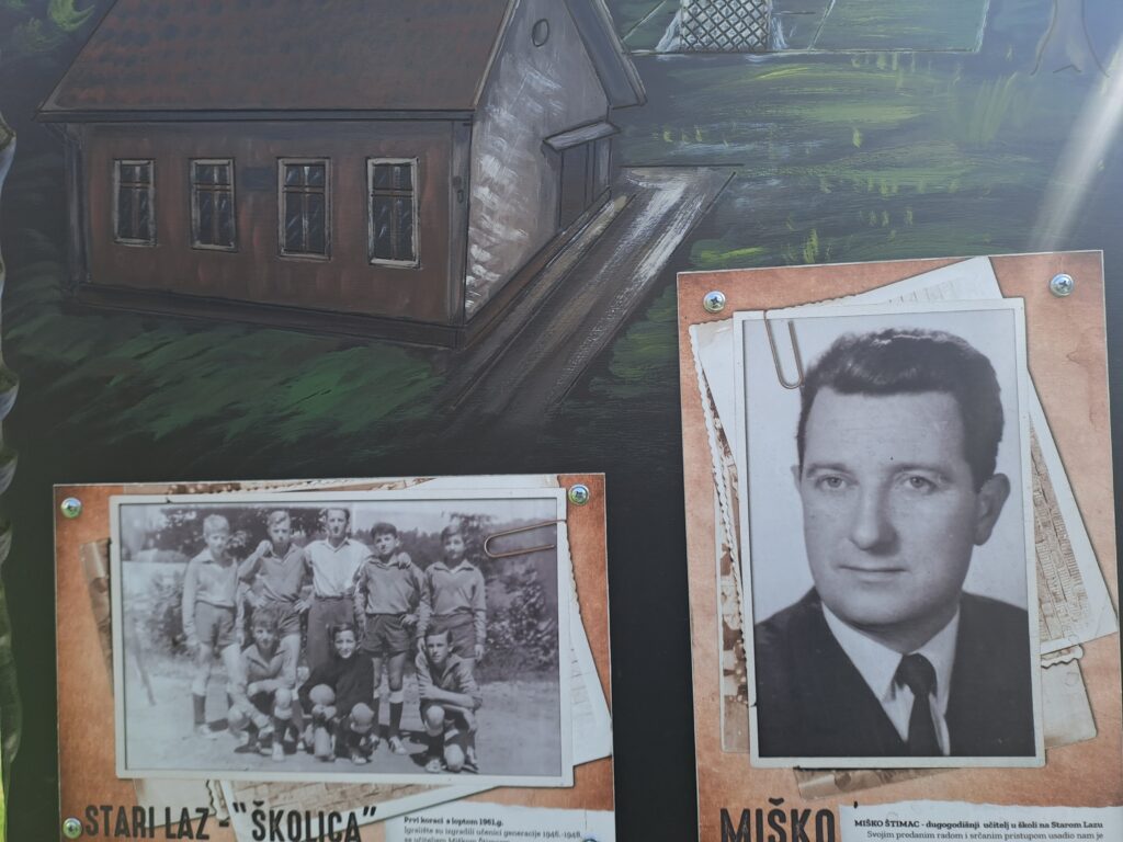 Spomenica našem sugovorniku ispred škole u Starom Lazu