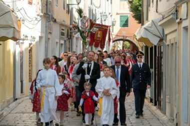 Križi - procesija rapskim ulicama / Foto: Sanjin Badurina