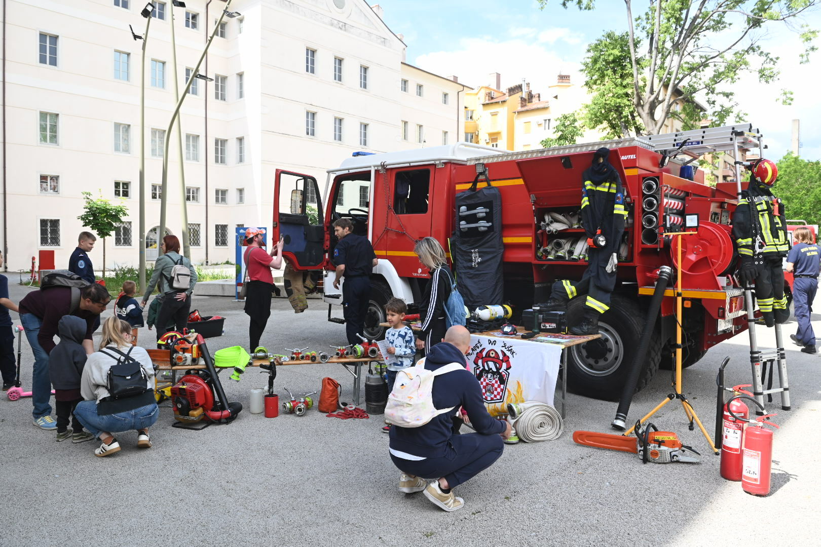 Kakav spektakl za male oči / Foto Nikola BLAGOJEVIĆ