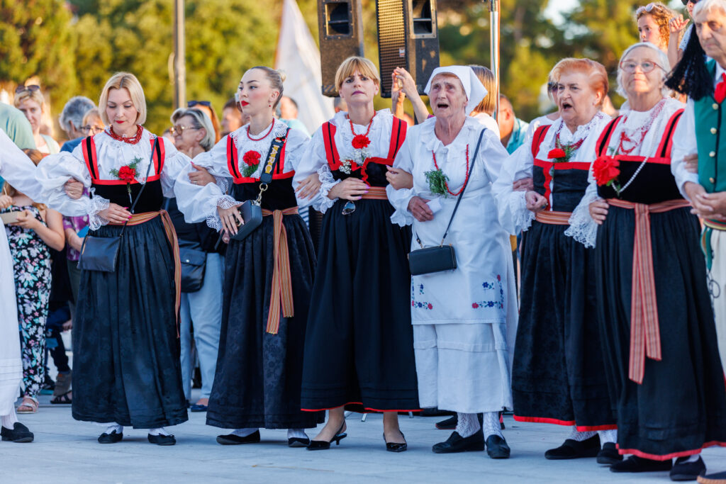 Selačko kolo u predivnim nošnjama / Foto: Marino Klement