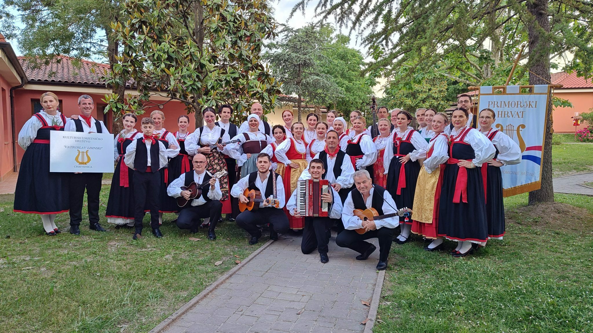 Foto KUD "VATROSLAV LISINSKI"