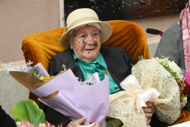 Efa Baričević za stoti je rođendan dobila puno cvijeća / Foto B. PURIĆ