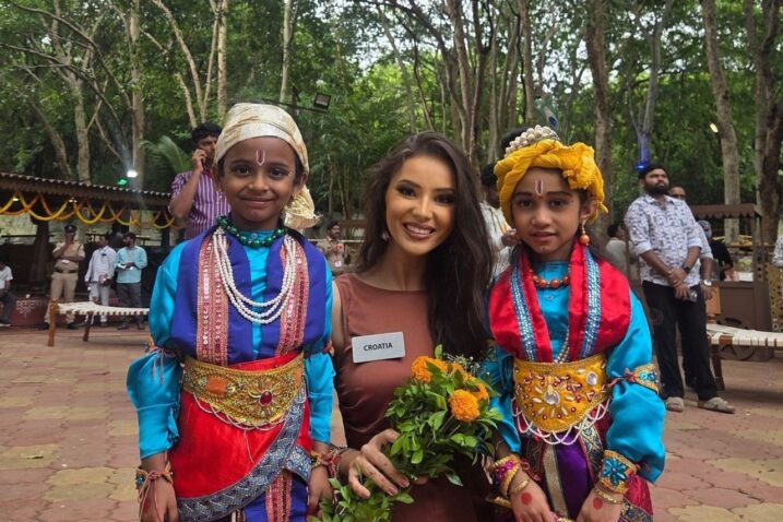 Tomislava Dukić u društvu tamošnje djece, Foto: MISS WORLD/ Miss Hrvatske za Miss svijeta