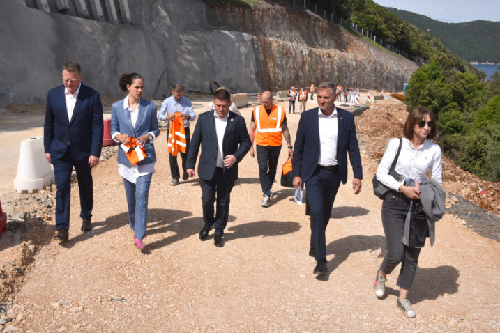 Ministar Butković sa suradnicima prvo je obišao gradilište na Mergu / Foto Walter Salković