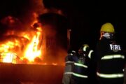 Požar u tvornici cementa u Jemenu nakon izraelskog zračnog udara / Foto AL-MASIRAH TV/Handout via REUTERS