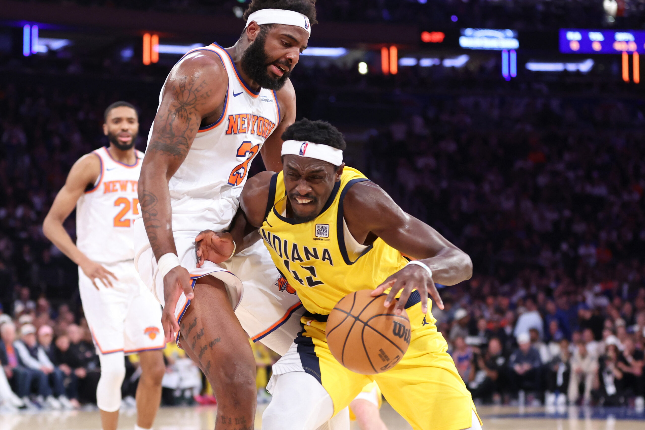 Pascal Siakam i Michell Robinson/Foto REUTERS