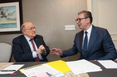 Vučić se uspio fotografirati samo s osramoćenim bivšim Trumpovim odvjetnikom Rudijem Giulianijem / Foto Screenshot Instagram Aleksandar Vučić