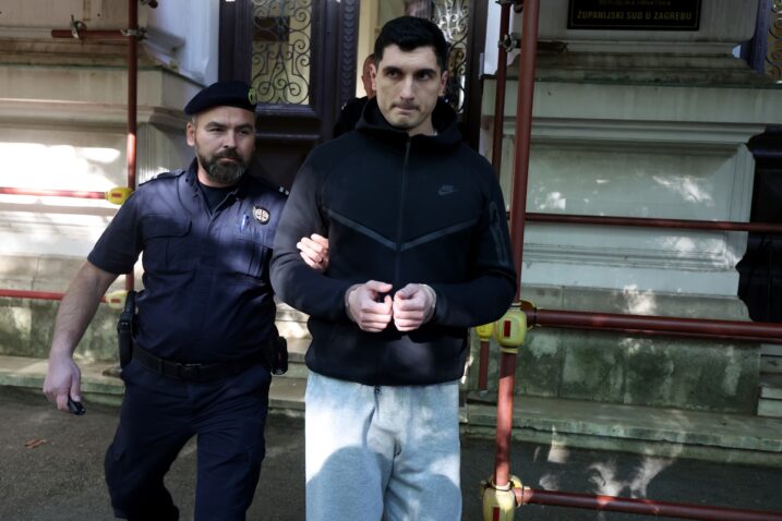 Policija odvodi Domagoja Galića / Foto Slavko Midzor/PIXSELL
