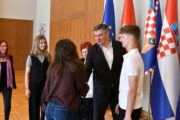 Djeca kod predsjednika / FOTO: Ured predsjednika Republike Hrvatske / Tomislav Bušljeta
