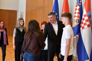 Djeca kod predsjednika / FOTO: Ured predsjednika Republike Hrvatske / Tomislav Bušljeta