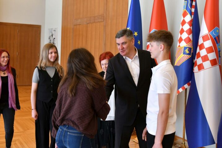 Djeca kod predsjednika / FOTO: Ured predsjednika Republike Hrvatske / Tomislav Bušljeta