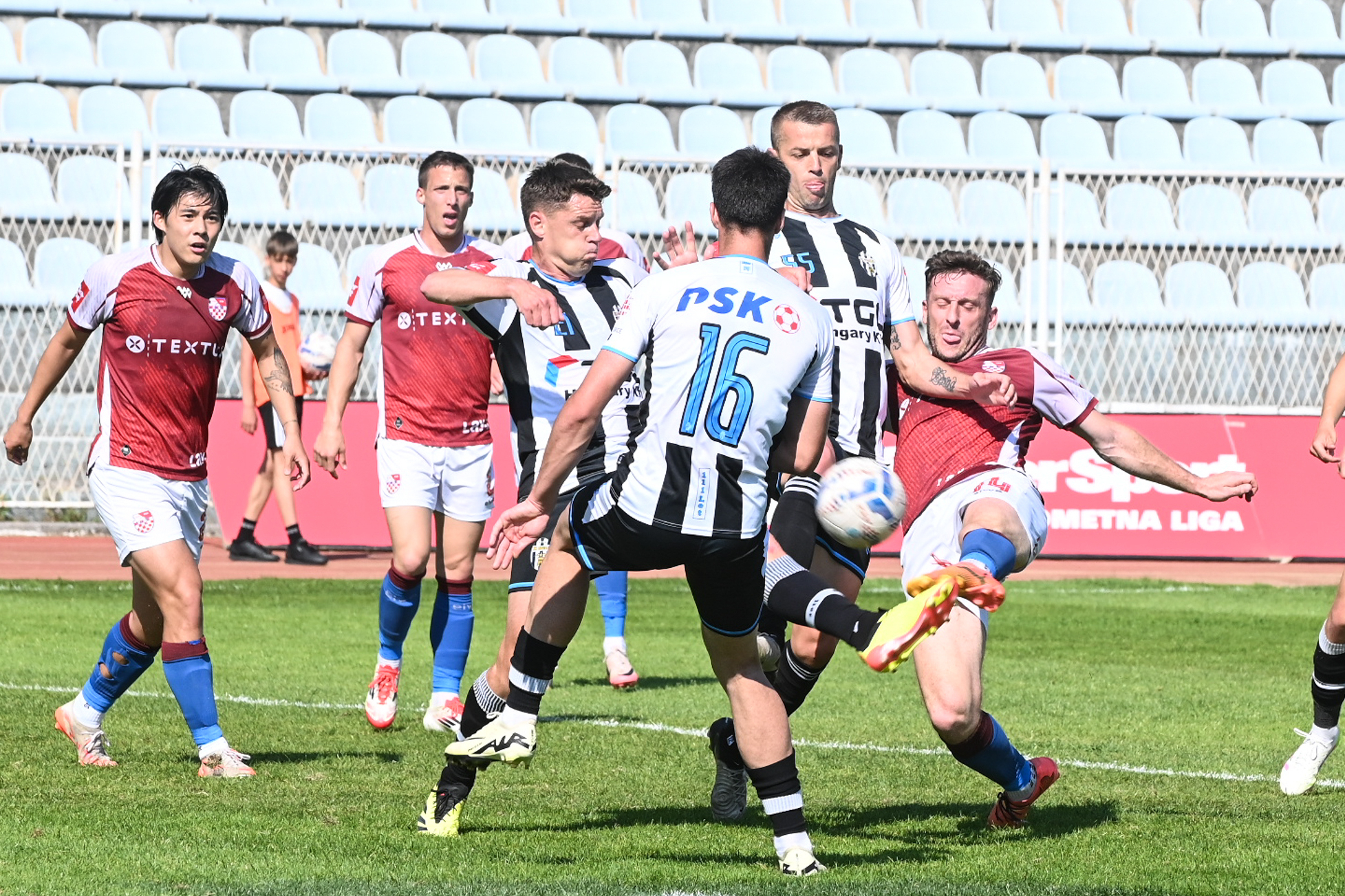 Orijentaši Li Sirong i Filip Braut prate duel suigrača Sanina Muminovića s opatijskim trojcem Bruno Burčul, Luka Marić i Ivan Graf/N. BLAGOJEVIĆ