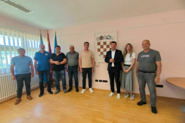 U Vijećnici Općine Lopar proteklog tjedna potpisan je ugovor za izgradnju spomenika hrvatskim braniteljima / Foto: L. Borić