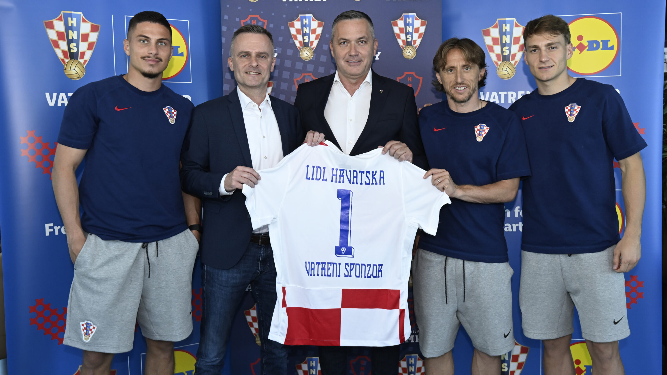 Franjo Ivanović, Boris Lozić, Marijan Kustić, Luka Modrić i Toni Fruk/D. SOPTA/HNS