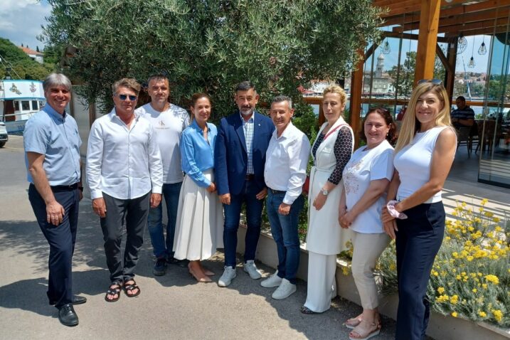 Predstavnici PGS-a, SDP-a i Unije Kvarnera, buduća predsjednica Gradskog vijeća Iva Tabar četvrta slijeva / Foto Mladen Trinajstić