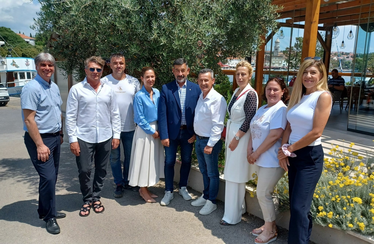 Predstavnici PGS-a, SDP-a i Unije Kvarnera, buduća predsjednica Gradskog vijeća Iva Tabar četvrta slijeva / Foto Mladen Trinajstić