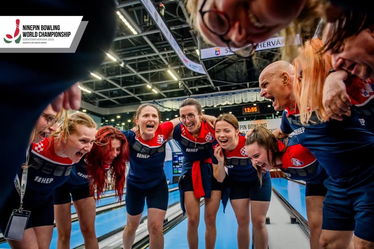 Slavlje hrvatskih reprezentativki sa šefom stožera Tončijem Mikcem