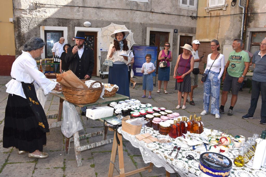 Creski vremeplov - tržnica u starom gradu / W. Salković