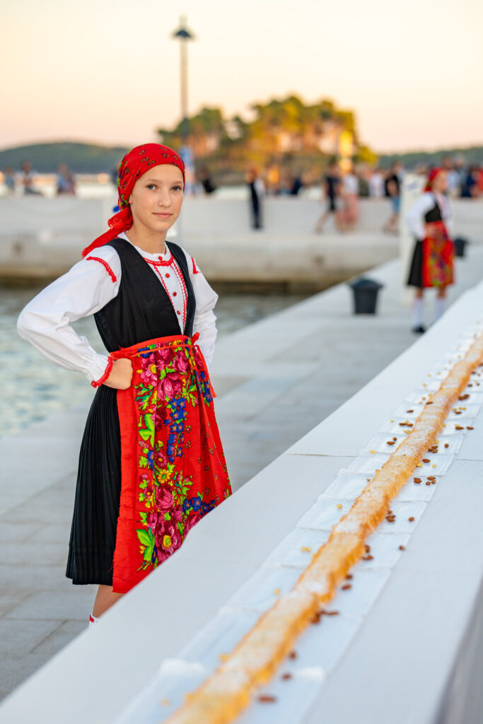 Rapska torta od 135 metara za 135 godina turizma / TZG RAB