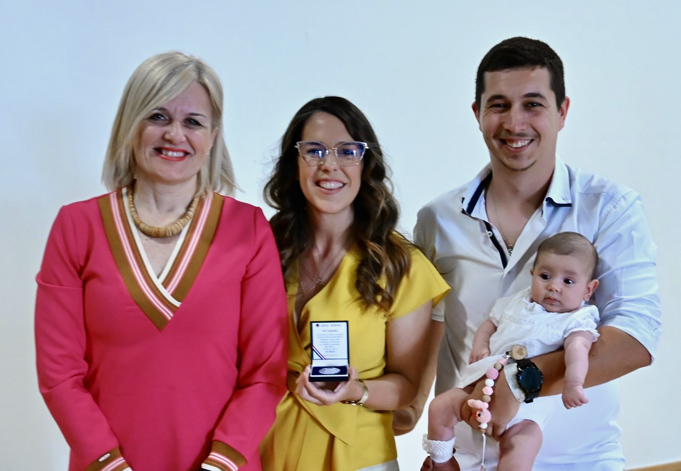 Iva Rinčić, Sara i Vito Fafanđel s najmlađom Vidom / Foto Vedran KARUZA