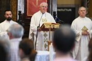 Osvrnuvši se na liturgijska čitanja, nadbiskup Uzinić u propovijedi je povezao svetkovinu Presvetog Trojstva i blagdan sv. Vida / Foto Marko GRACIN