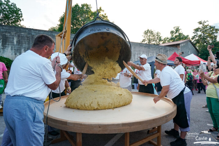 Omiljena i najposjećenija manifestacija na Grobnišćini - Festival palente i sira / Foto: M. Matešić