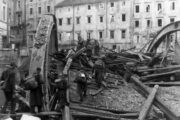 Prijelaz boraca 3. bataljuna 14. brigade 19. sjevernodalmatinske divizije preko porušenoga pograničnog mosta na Rječini, u svibnju 1945. godine