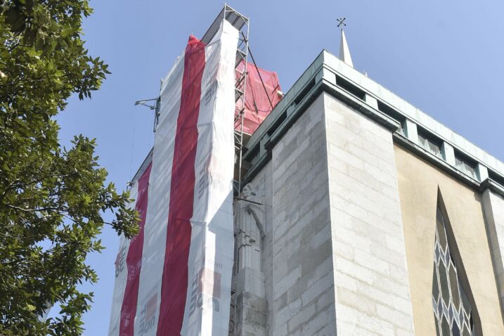 Skele na fasadi znače da su radovi u punom jeku / Foto Matea JURČIĆ