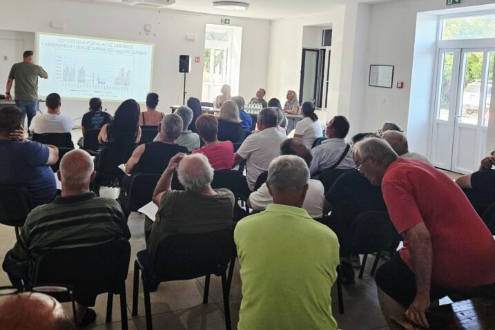 S predavanja na temu divljih svinja u urbanim sredinama održanog u Društvenom domu u Veprincu / Foto GRAD OPATIJA