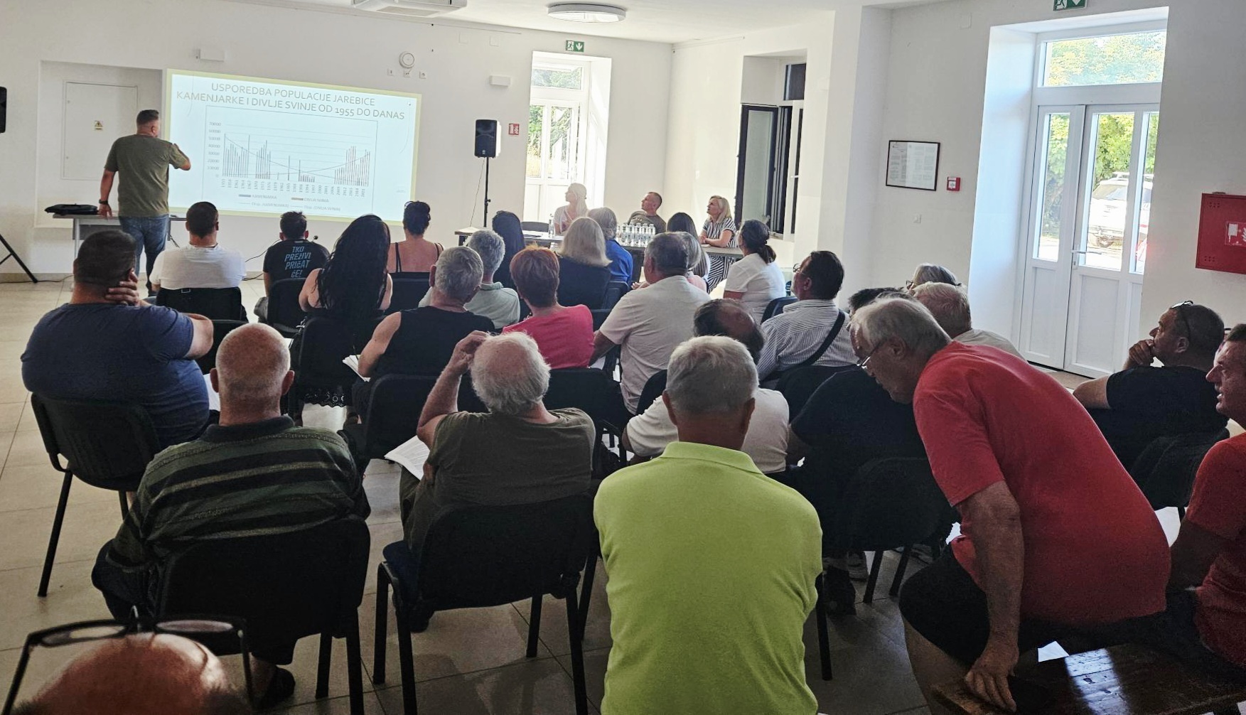 S predavanja na temu divljih svinja u urbanim sredinama održanog u Društvenom domu u Veprincu / Foto GRAD OPATIJA