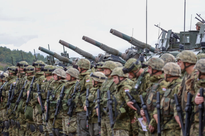 U javnoj raspravi pojavilo se mišljenje da bi obvezni vojni rok trebao važiti i za žene i za muškarce, no s različitim motivima / Foto MATIJA HABLJAK/PIXSELL