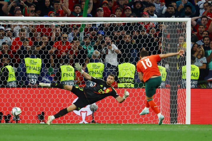 Ruben Neves zabija posljednji penal/Foto REUTERS