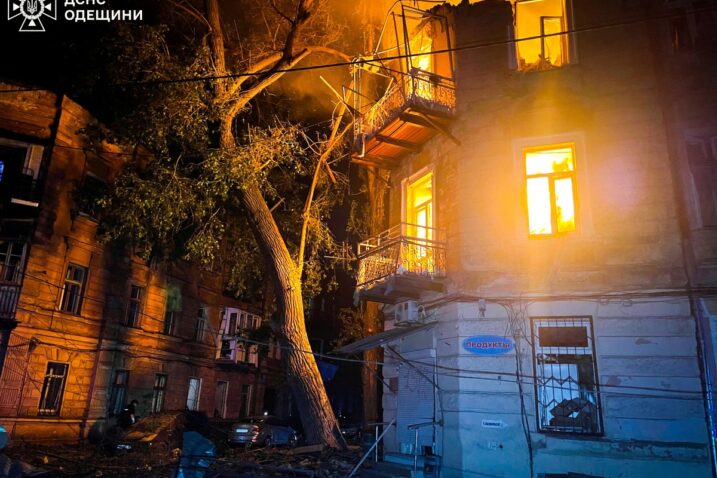 Posljedica ruskog zračnog udara na grad Odesu / Foto Press service of the State Emergency Service of Ukraine in Odesa region/Handout via REUTERS
