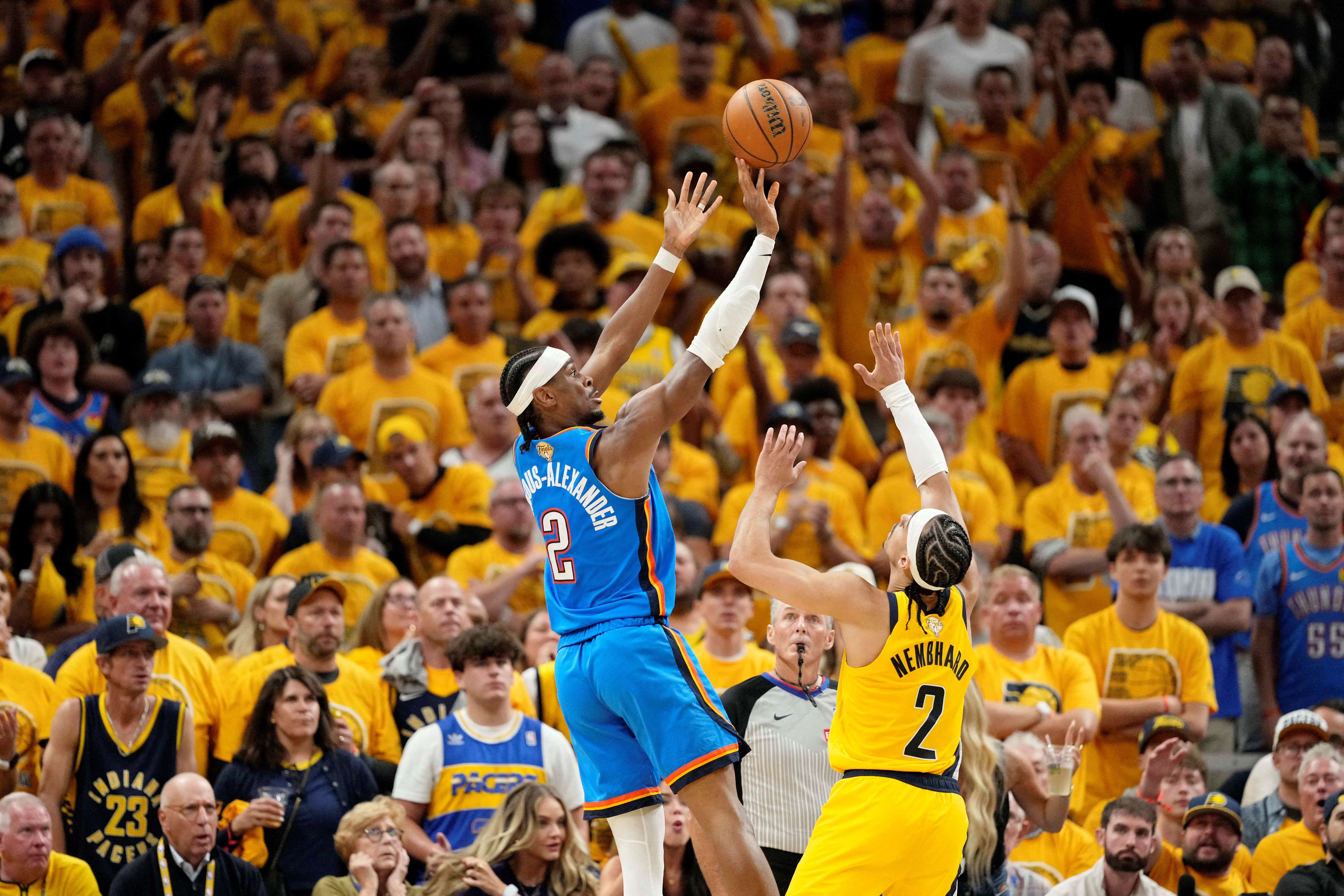 Shai Gilgeous-Alexander i Andrew Nembhard/Foto REUTERS