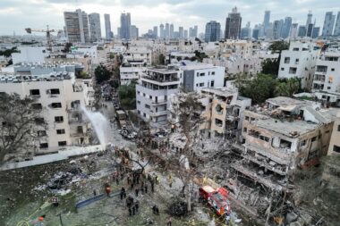Jutrošnje posljedice iranskih napada balističkim raketama na Tel Aviv / Foto REUTERS/Moshe Mizrahi