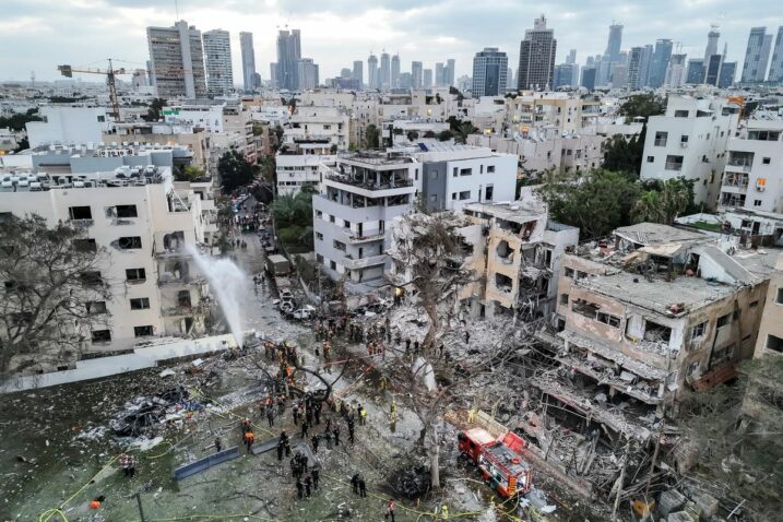 Jutrošnje posljedice iranskih napada balističkim raketama na Tel Aviv / Foto REUTERS/Moshe Mizrahi