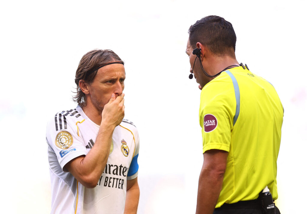 Luka Modrić i sudac Facundo Tello/Foto REUTERS